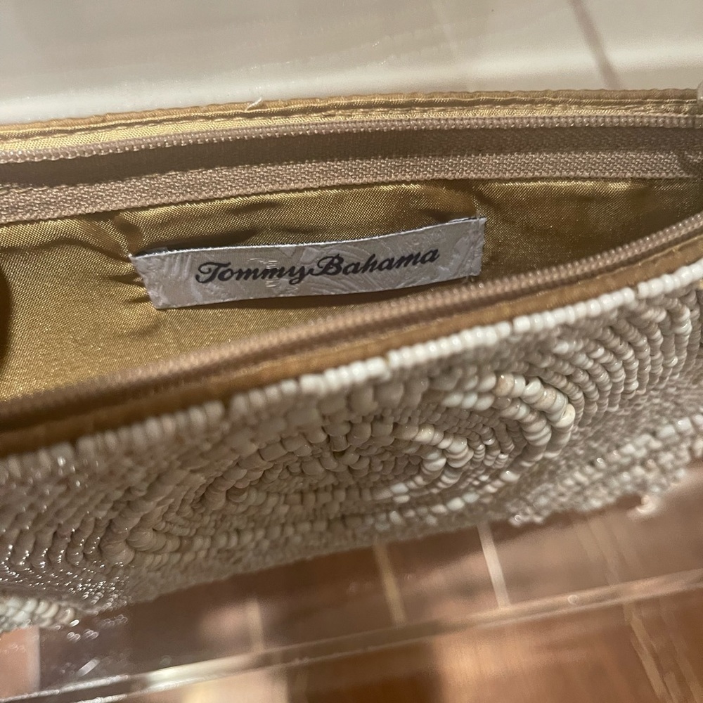 Tommy Bahama ivory authentic shell/bead wristlet clutch. Perfect for summer! - Picture 3 of 7